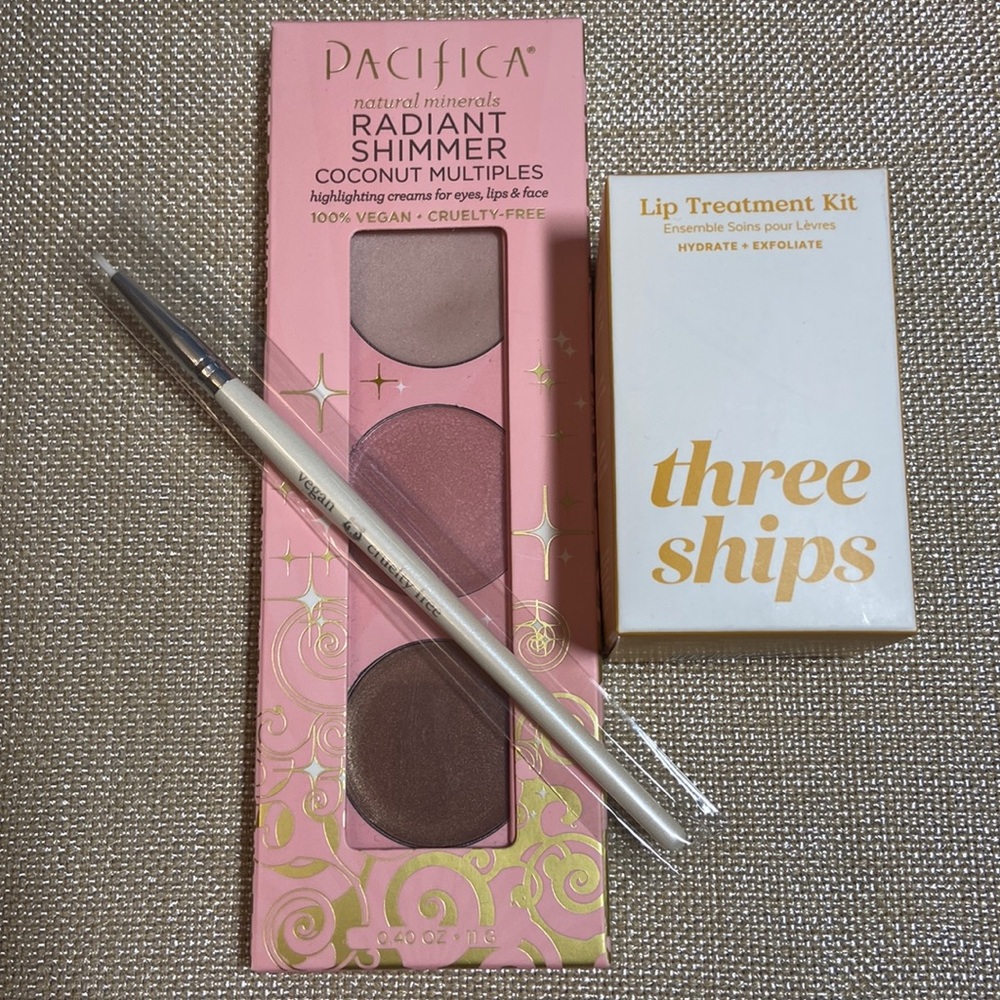 *SALE* Lip Trio Three Ships Treatment, Pacifica Shimmer & 100% Pure Brush (NIB)